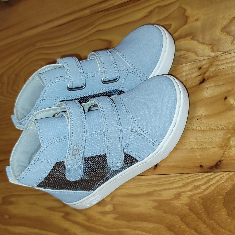 UGG T Rennon II Stars New size 10